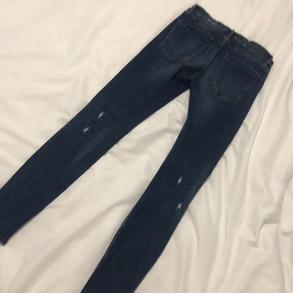 Zara jeans - mid rise destroyed, size 6 - Picture 4 of 4